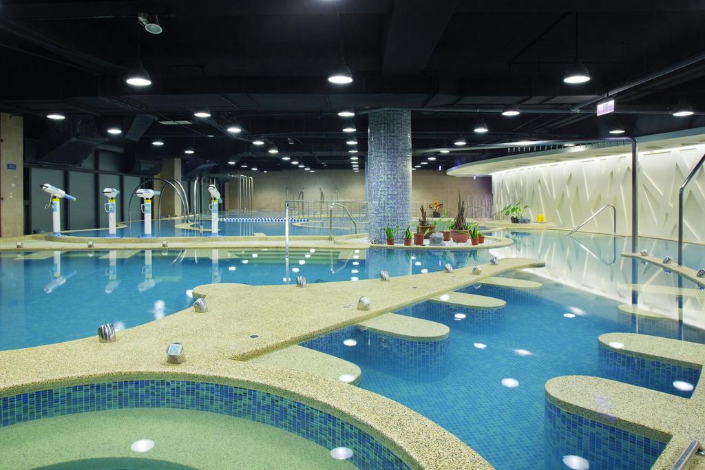 E-Da Royal Hotel Dashu Facilități foto Swimming pool