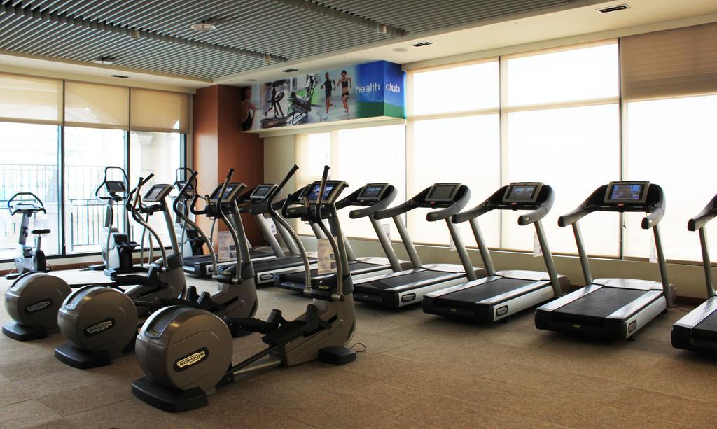 E-Da Royal Hotel Dashu Facilități foto A typical gym
