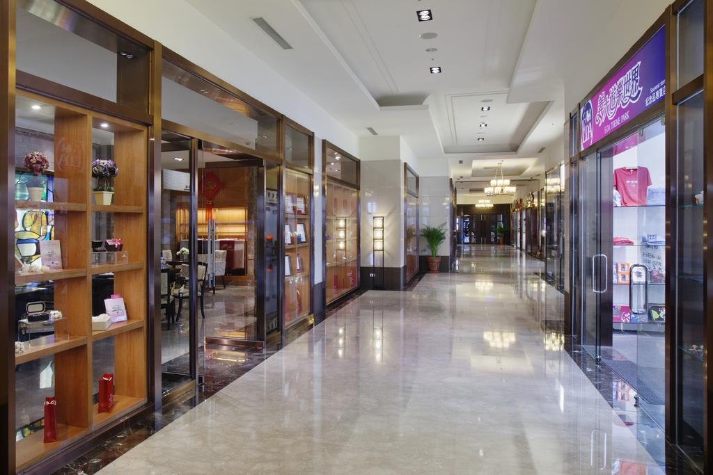 E-Da Royal Hotel Dashu Exterior foto Shops at the hotel